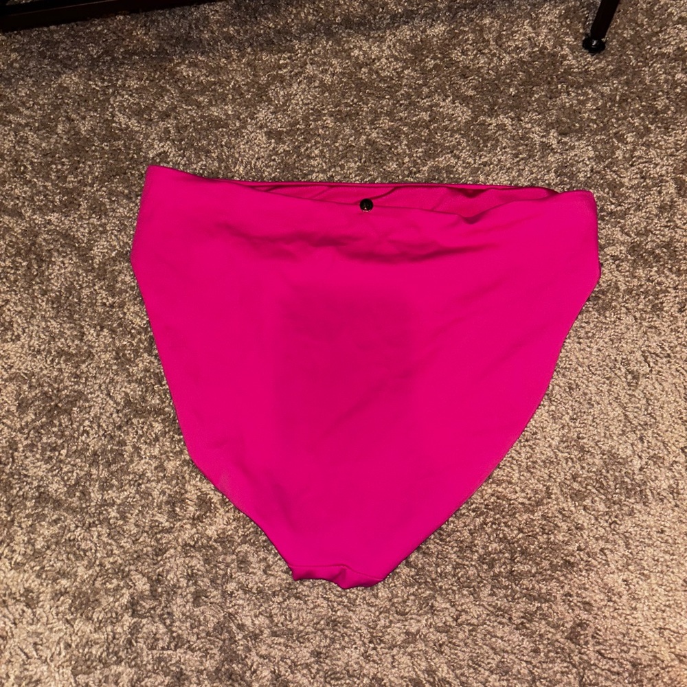 Victoria's Secret Bombshell swim suit - Picture 4 of 5